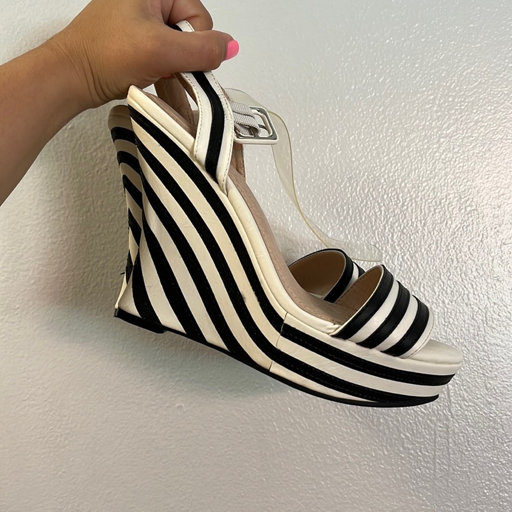 Striped Heels🖤🤍🖤